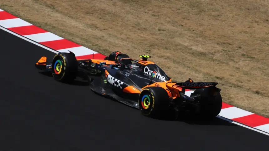 Lando Norrisin McLaren Formula 1 avtomobili trasda