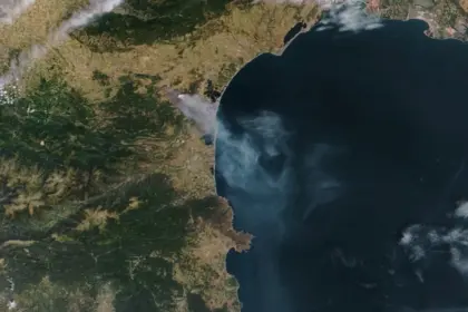 Fransada meşə yangınının peyk təsvirləri (NASA)