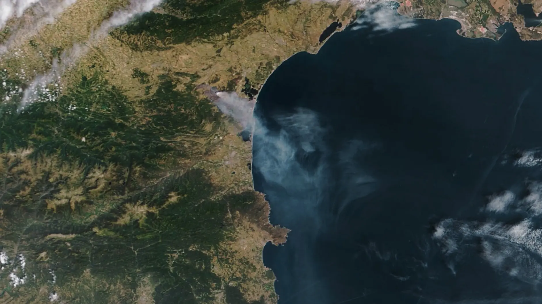 Fransada meşə yangınının peyk təsvirləri (NASA)